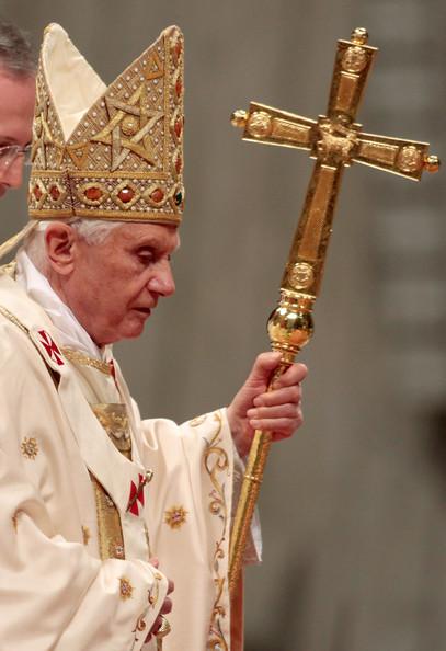 CHRISTIANITY - SACRED Cross held by Pope