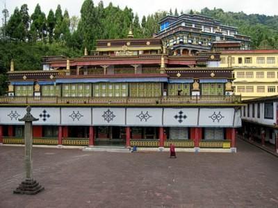 Later proceed to visit the Enchey Monastery an important seat of the Nyingmapa order, the Enchey Monastery is built on the site blessed by Lama Druptok Karpo, a tantrik master known for his power of