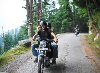 YOUR TRIP IN 15 STAGES Manali [60 km 2H riding]: Arrival in Manali early in the morning and free day to acclimatize. We get our first glimpse of the Royal Enfield 500cc.