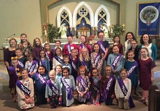 Future projects include making dog and cat treats for shelter animals, making mini bouquets for homebound Senior Court CDA members, and singing at the annual CDA and Knights of Columbus Christmas