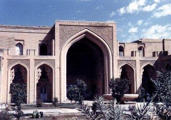 THE ABBASID DYNASTY (750-1258) With a splendid new capital in Baghdad, the Abbasid caliphs presided over a flourishing and prosperous Islamic civilization in which non- Arabs, especially Persians