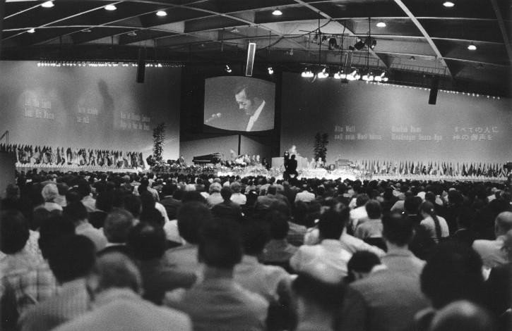 As he began preaching internationally, Graham developed a achieved an unprecedented diversity of nationalities, ethnicities, ages, occupations and denominational affiliations.