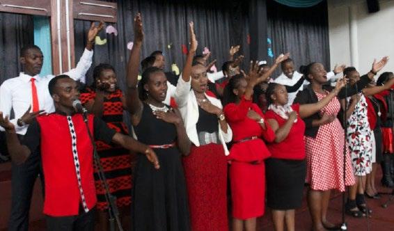 THE DAYSTAR UNIVERSITY WEEKLY FEBRUARY 2016 / ISSUE 04 Daystar Community Commits Semester to God The Nairobi campus worship team lead the congregtion to a hearty praise and worship session As is the