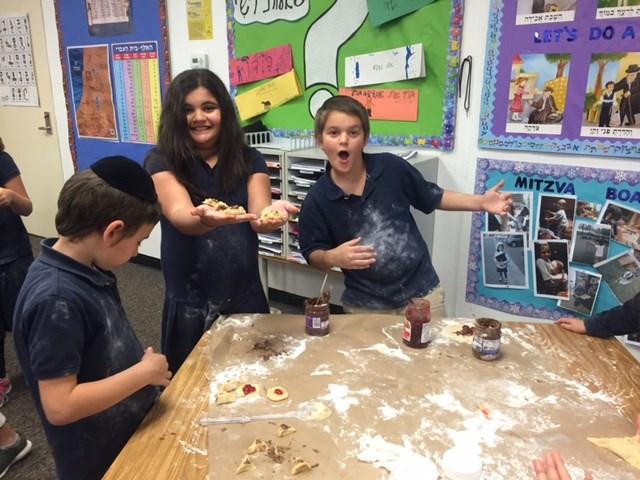 Soille San Diego Hebrew Day School Kolenu March 11, 2016-1 Adar II 5776 The Soille Scene This week, the 3rd Grade baked hamentashen.