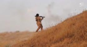 14 Right: ISIS operative launching an anti-tank rocket at the Iraqi forces. Left: ISIS operative firing a heavy machine gun at the Iraqi forces (Haqq; file-sharing site, November 14, 2017).
