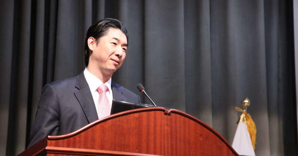 Won Shik Lee, a former vicegovernor of North Gyeongsang Province.