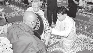 Committee Meiktila Abbot of Chaukhtetgyi Bhaddanta Vayama Sayadaw Agga Maha Pandita Sayadaw of Bahan Township accepted Waso Robe and Bhaddanta Veikjodhaa of Yangon Region Agga offertories donated by