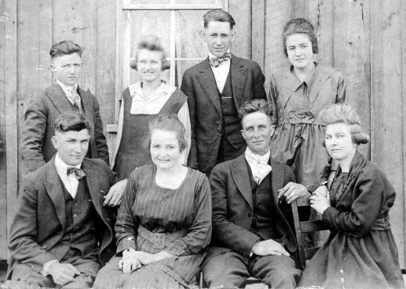 Top row: Far right: Flossie Jernigan and next to her Oscar A. Goolsby, she later married & divorced, and then she married Herchel Martin, unknown, unknown.