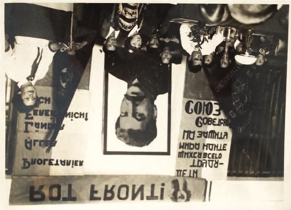 Weekly Transmission 23 2 Thursday 9 June 2016. SOYUZ-FOTO, Rot Front! Stalin s Portrait in a Soviet School, November 1933.