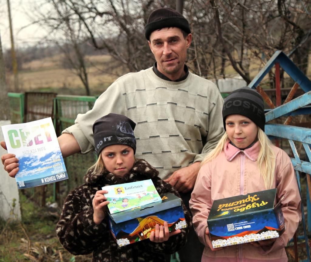 It is very difficult to feed a family of five in eastern Ukraine, shared Dmitry, one of the men our SWW students met during their Gift of Hope outreach.