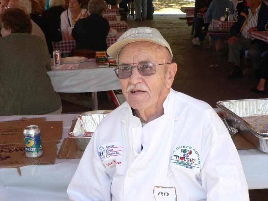 GermanGerman-American Social Club of Sarasota - Page 3 Lloyd Koontz, as picnic coordinator, thanks all the volunteers for helping