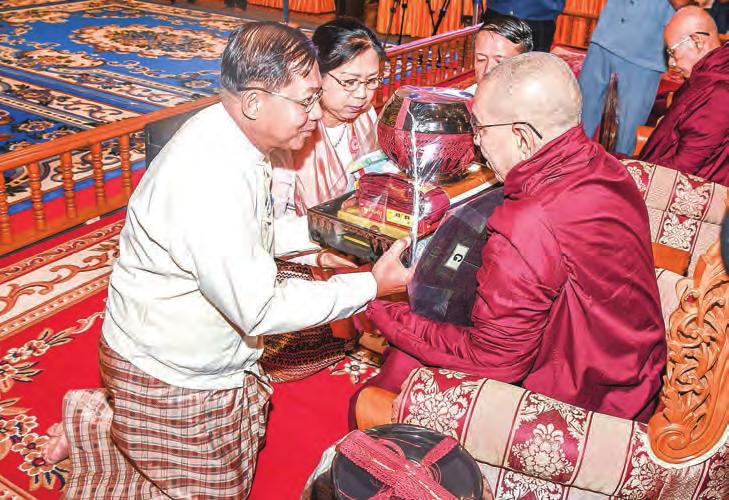 Bhaddanta Kumarabhivamsa followed by Vice President U Myint Swe and wife, Amyotha Hluttaw Speaker Mahn Win Khaing Than s wife Daw Nant Kyin Kyi, Chief Justice of the Union U Htun Htun Oo,