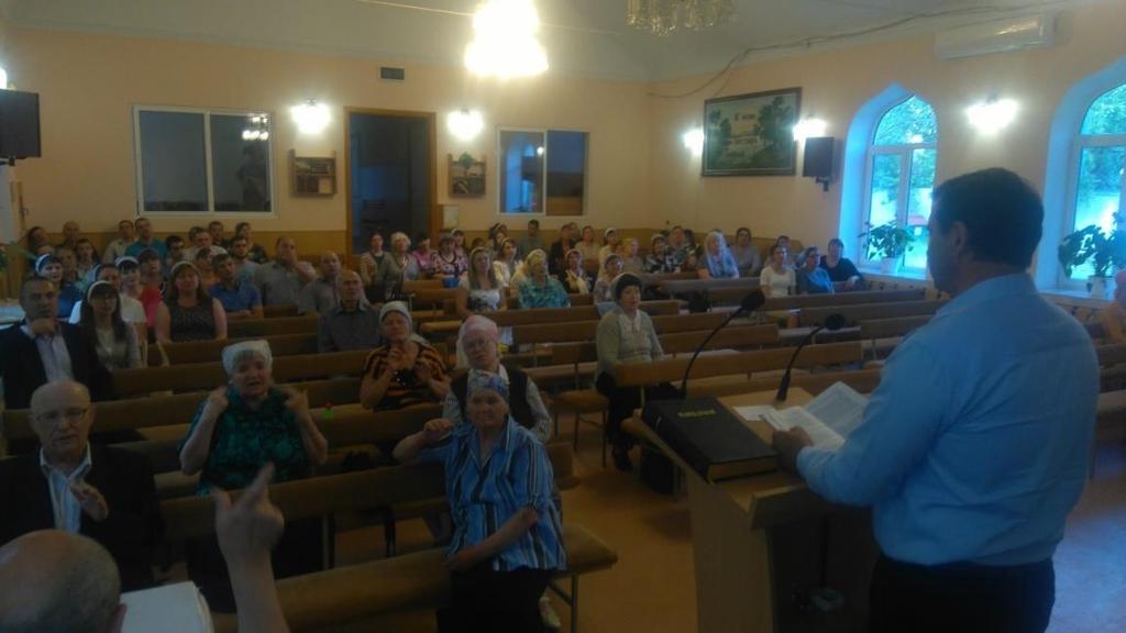 In the evening of the same day, we went to a church service in Tiraspol. It is a few kilometers from the city of Bendery. Here we were greeted very warmly.