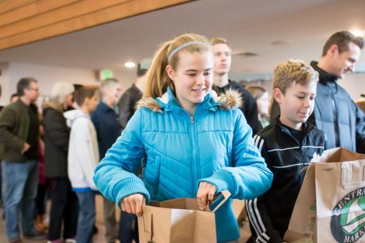 cold, as more than 100 people arrived at Advent to take part in our annual Christmas Food Baskets event.