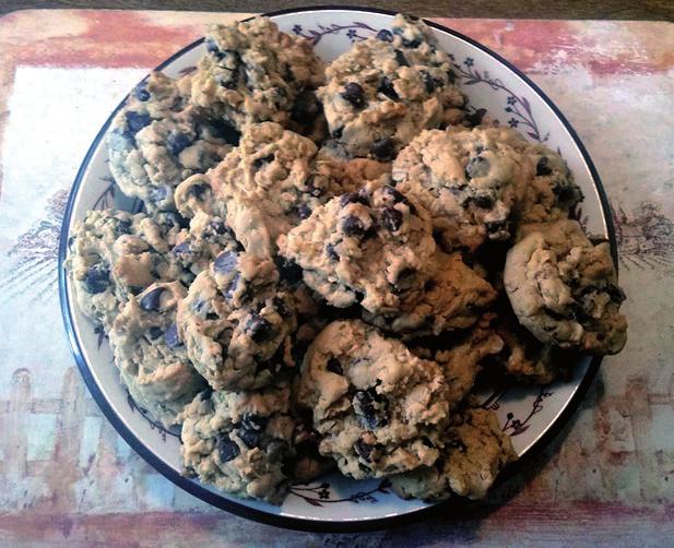 RECIPE CORNER Oat-Rageous Chocolate Chip Cookies 1/2 cup butter (softened) 1/2 cup creamy peanut butter 1/3 cup packed brown sugar 1/2 cup sugar 1 egg 1/2 t.