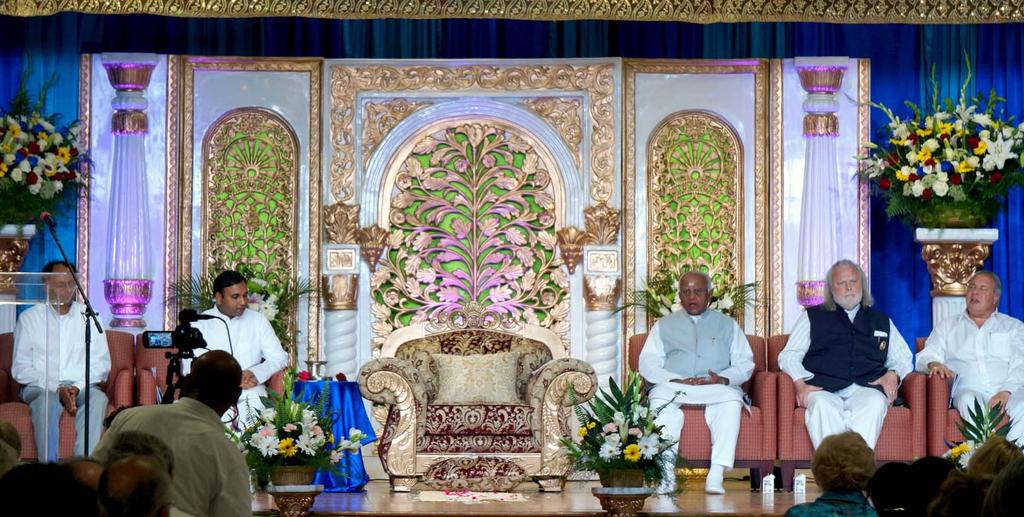 17 th June, 2016 Evening Session Public Programme, Sunnyvale Hindu Temple (More than 500 devotees from all across the US and other parts of the world gathered with bated breath while awaiting Swami s