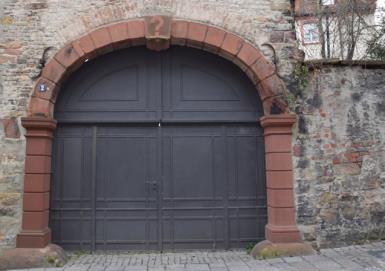 Tour C - Altstadt Question for Detectives C7 On the portal of house # 30 from 1710 you find a latin phrase.