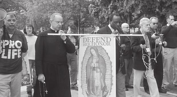 DEFEND LIFE May - June, 2010 9 Pro-lifers demonstrate on campus in 2009 against Notre Dame s pick of pro-abortion President Obama as commencement speaker. Jones.