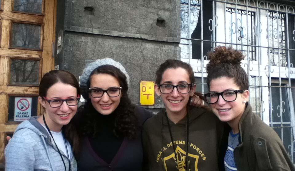 5 Tiferes Bais Yaakov is proud of its efforts in maintaining a close קשר with our graduates and we offer many opportunities for our alumnae to gather together and keep their connection to Tiferes