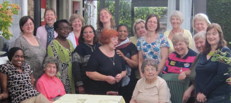 LCiGB Women s Group On Saturday 18 June a group of 18 ladies met at the home of Marlies Adam in Leicestershire.