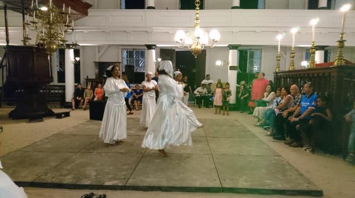 Israeli dancing and Israeli songs, performed by our friends from the Christian community in Paramaribo.