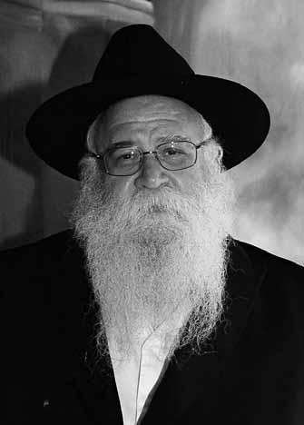 insight FROM FIELD TO PALACE By Rabbi Chaim Ashkenazi a h On Rosh HaShana and Yom Kippur, we stand before HaKadosh Baruch Hu in His holy chamber, awaiting judgment.