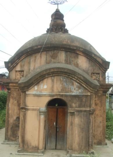 visited from eastern India and Bengal might have introduced the hut type architecture in Manipur.