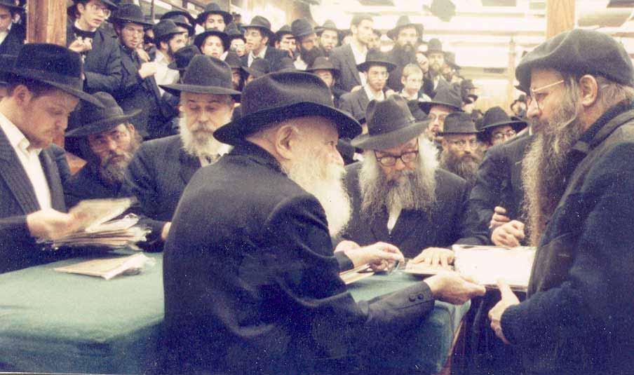 He then showed another painting, and the Rebbe commented, From what I see you need to remove the sixth finger, it has six fingers. and smiled.