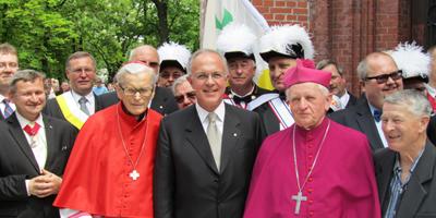 Knights Newsletter Supreme Knight Pilgrimage to Poland Supreme Knight Carl Anderson joined an estimated 100,000 pilgrims at the annual Pilgrimage