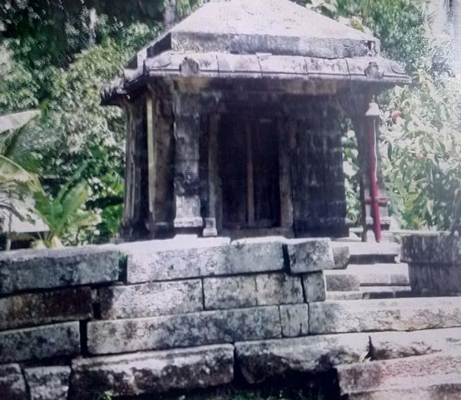 Renjeshlal2017: 818 825 Figure 3: Thekkinkara Siva Temple VanadurgaTemple This ruined temple is at the north of the Thirupaalkadal temple. The temple lacks the essential features of a temple.