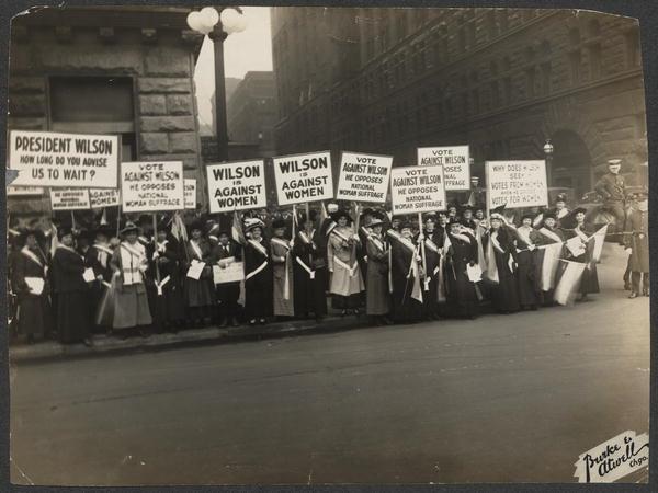 Anti-suffrage Women Massachusetts, 1907