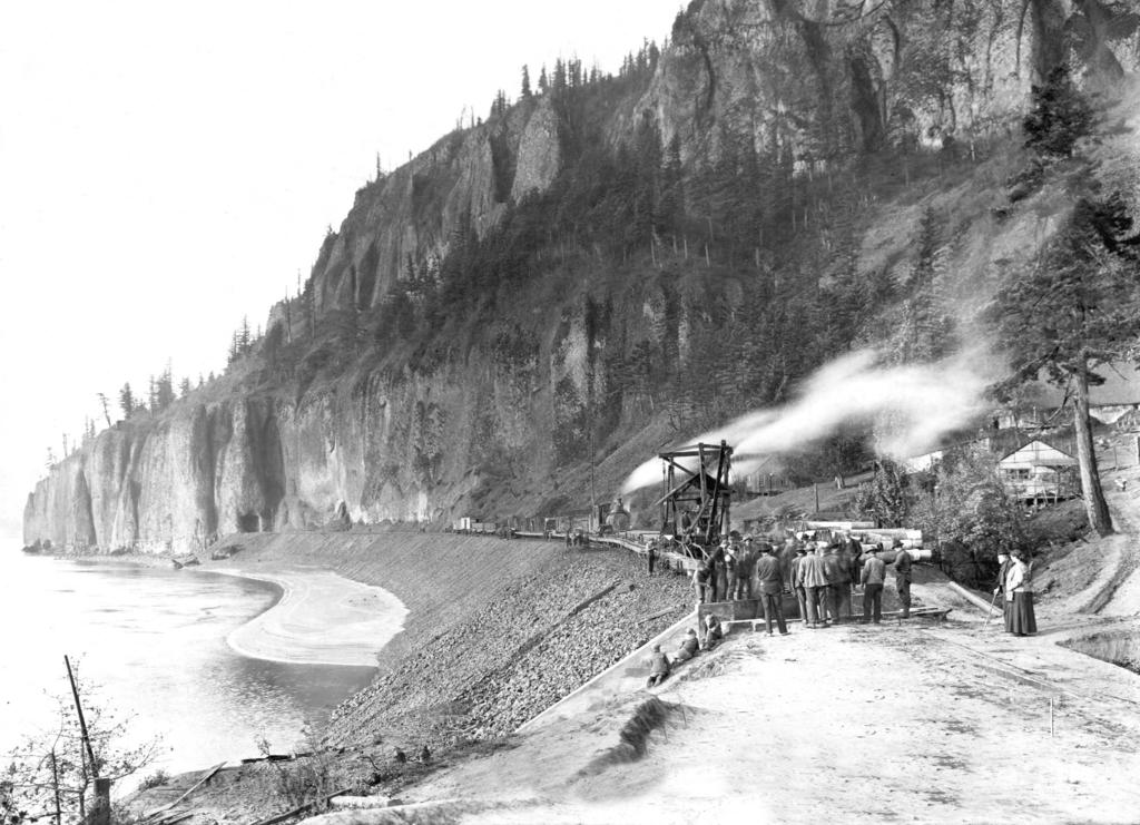 S.P.&S. construction crew and engine Pioneer is laying steel at Cape Horn on Nov. 16, 1907, at 10 a.m. Couple on the right looking on are Mr. and Mrs.