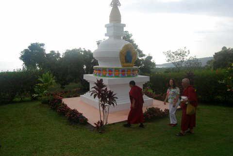 The next day, His Eminence gave the correct practice by those who have entered the causal Mahayana Buddhist path that His Eminence was conveying.