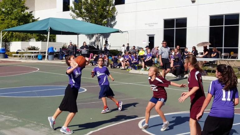 Soille San Diego Hebrew Day School Kolenu April 1, 2016-22 Adar II 5776 The Soille Scene Huskies Vs Encinitas It was a typical sunny day in San Diego. The girls team played with all their heart.