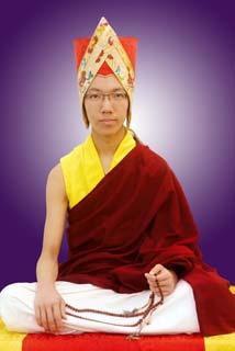 Biographies His Eminence Khöndung Abhaya Vajra Sakya, the younger son of H.E. Zaya Vajra Sakya and Dagmo Lhanze Youden, was born in Seattle in 1997. At the age of 11, he joined his brother H.E. Avikrita Vajra Rinpoche in India to pursue his education in the Sakya tradition.