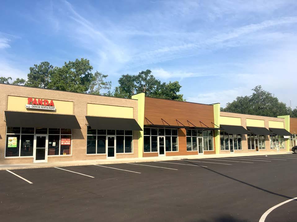 Be a part of this dynamic new retail destination in Charleston s greatest opportunity: West Ashley Well-situated at the corner of Ashley River (HWY 61) and Wappoo Roads, Ashley Oaks Shopping Center