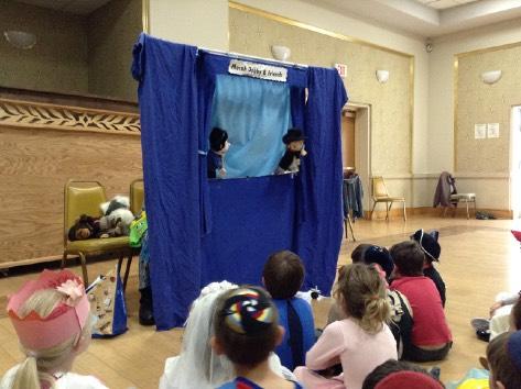 The Pre-K visited the YISE senior lunch on Wednesday. Students came to school with costumes and loads of excitement. At 11:45am we headed to the big shul.
