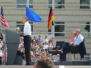 1 Erklärungen und Interviews Address of President Barack Obama at the Brandenburg Gate in Berlin on 19 June 2013 Hello, Berlin!