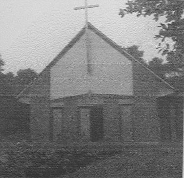 THE EARLY DAYS 1959 3 The entrance to the church from the gate.