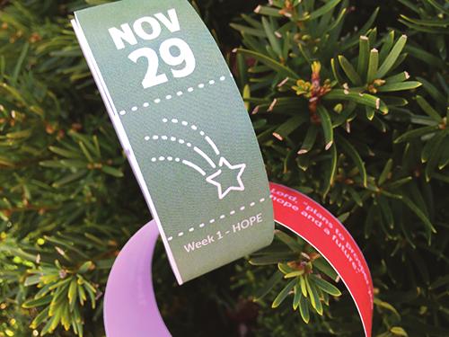 Each link in the paper chain includes an Advent-themed Bible verse and an image to INSTRuctions Paper chains make for an easy, mess free art project that kids and parents will enjoy.