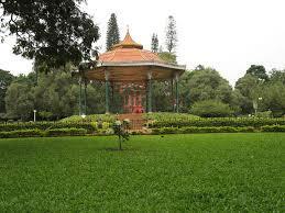 3. Cubbon park Cubbon Park provides Bangaloreans with over 300 acres of sprawling greenery in the heart