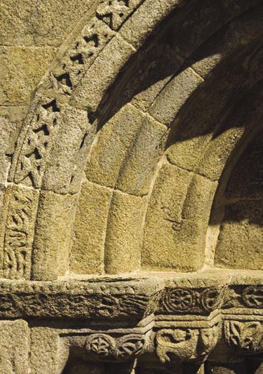 131 5. West portal archivolts and capitals showing the beveled edge cuttings, common in the Sousa Valley s rural Romanesque. 6. West portal capital. to C. A.