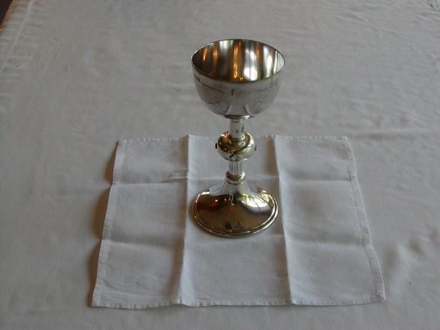 Linens Burse A ten inch square container used to hold the