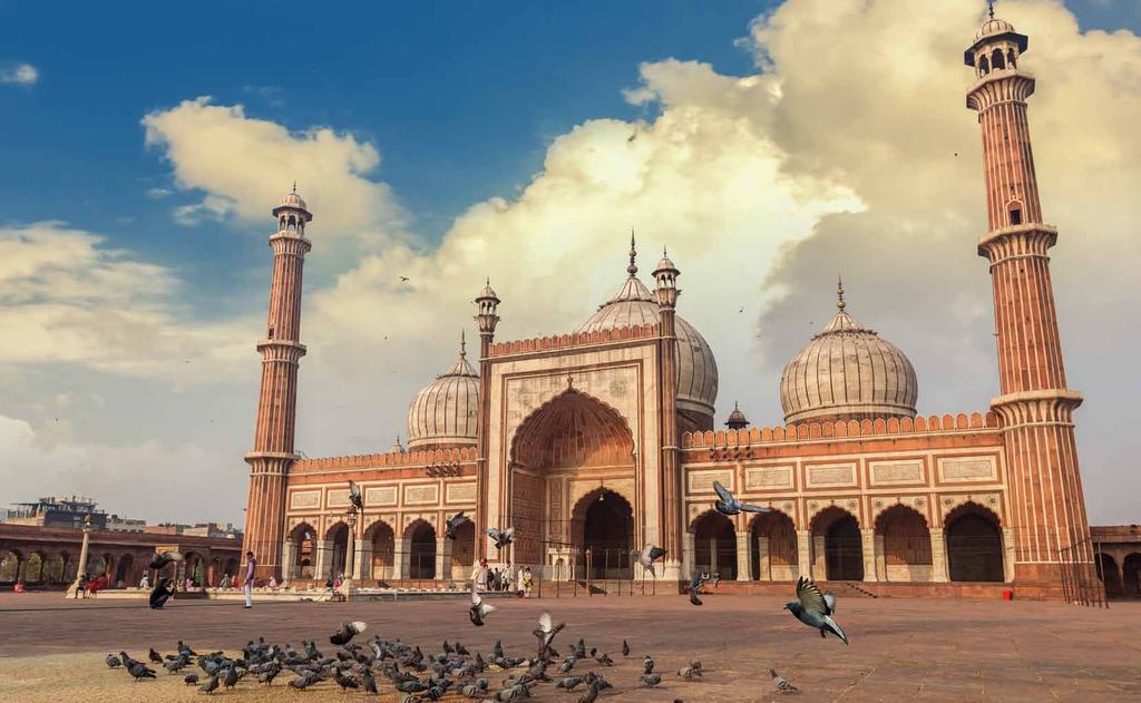 THE CLASSICAL MUGHAL ARCHITECTURE OF THE JAMA MASJID IN
