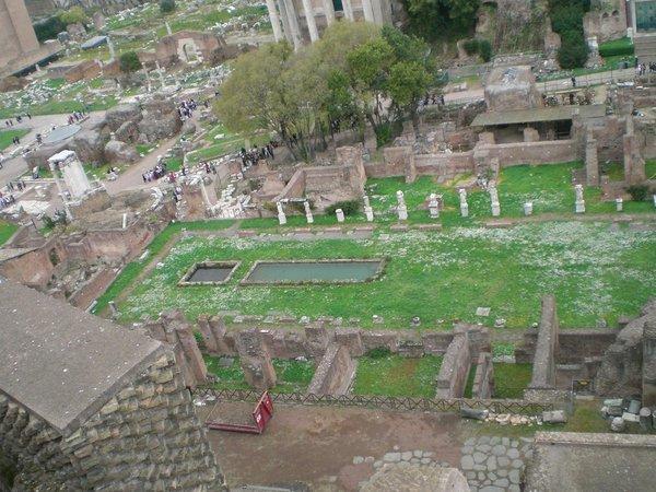 Aerial view of the Forum showing the proximity of the Temple of Vesta, the House of the Vestals, the Temple of Antinous Pius and Faustina and the Temple of Romulus (credit: author).