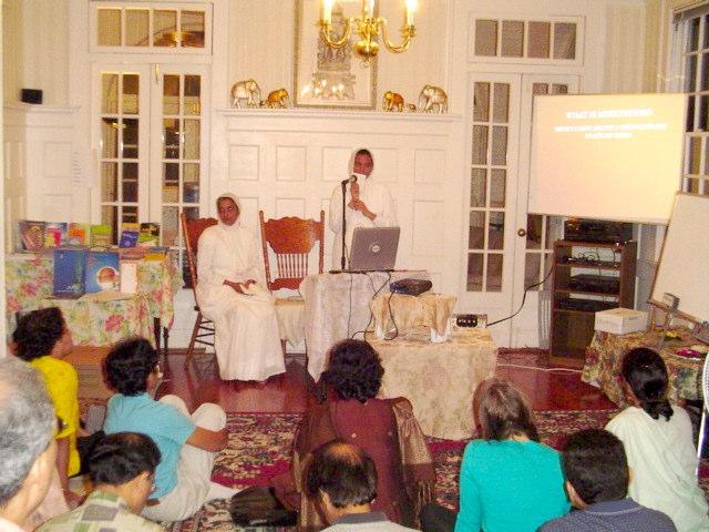JAIN VISHWA BHARATI USA NEWSLETTER 3 JANUARY MARCH 2005 Preksha Meditation Camp was organized and sponsored in New Orleans by Dr Renu and Kishor Pokharna in their house.