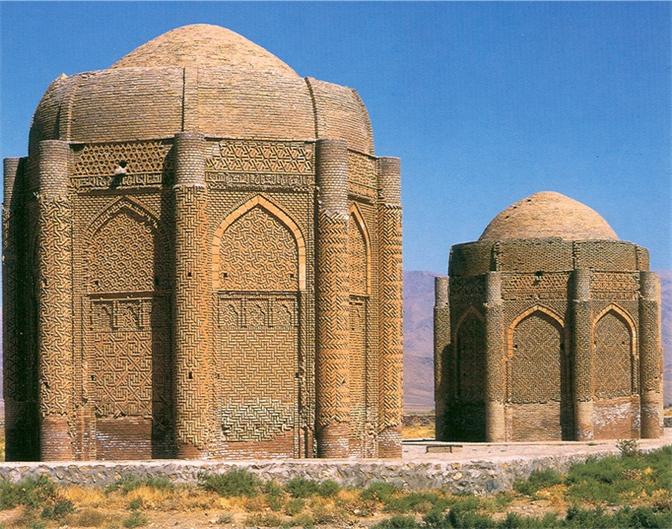Figure 3. Tomb towers topped with the discontinuous double-shell domes, Kharraqan. (Source: Authors).