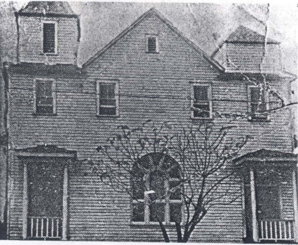 At the time of incorporation, LaVilla was generally bounded by Clay Street on the east, on the south by McCoy s Creek, on the west by North Myrtle Avenue and on the north by Kings Road.