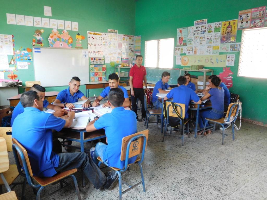 Because of the few middle schools and high schools within the parish boundaries, there is a program called Maestro en Casa Instituto Hondureño de Educación por Radio, which provides weekend classes