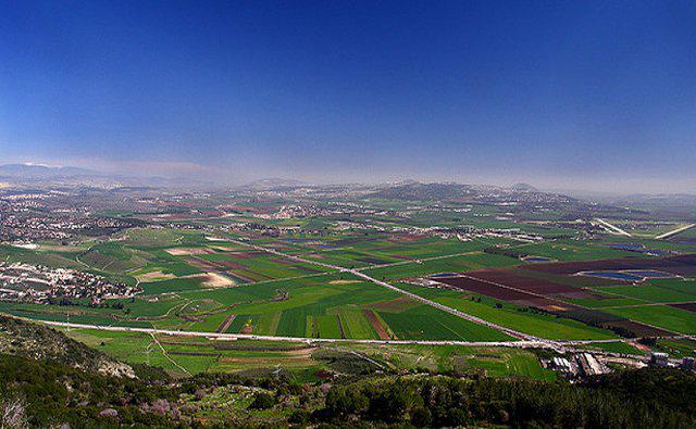 Location of Armageddon Armageddon is made up of two words in Hebrew har (mountain) and Megiddo (a city in the northern part of ancient